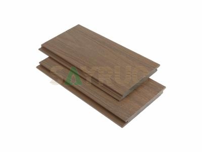 Revestimiento de pared compuesto de madera maciza coextruida y plástico, duradero y de bajo mantenimiento para exteriores