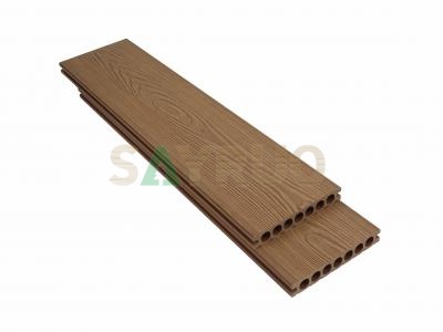 Tarimas de madera compuesta de plástico texturizado con relieve y múltiples patrones disponibles, ideales para exteriores.