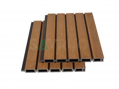 Panel de pared WPC coextruido ancho rentable con lamas | Celosía hueca multicámara para cercas y fachadas exteriores de alta cobertura